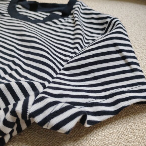 Navy Blue and White Stripped Uniqlo Girls Cropped Top - Picture 3 of 5